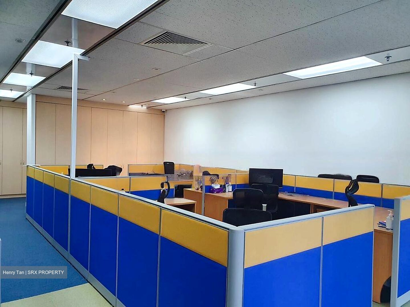 United Square (D11), Office #584317921